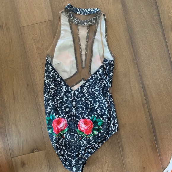 LF Floral SheervBodysuit - Picture 3 of 15